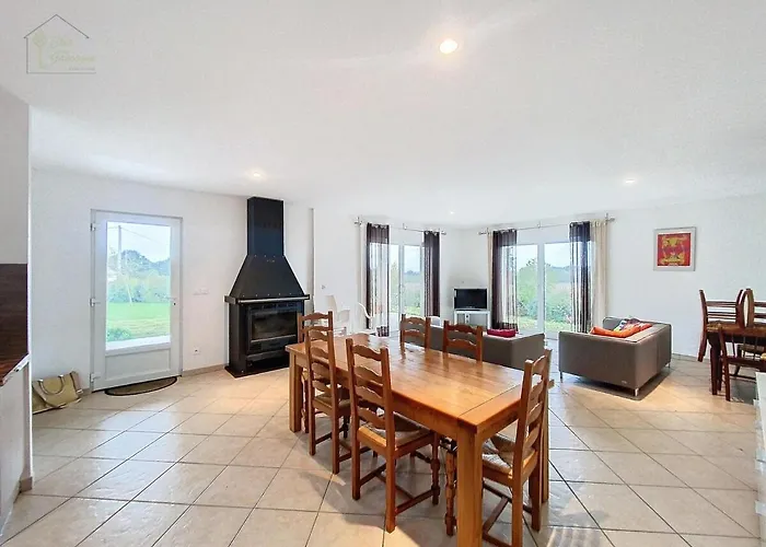 Semesterbostad Maison Spacieuse Au Coeur Des Vignes Gersoises Cazeneuve